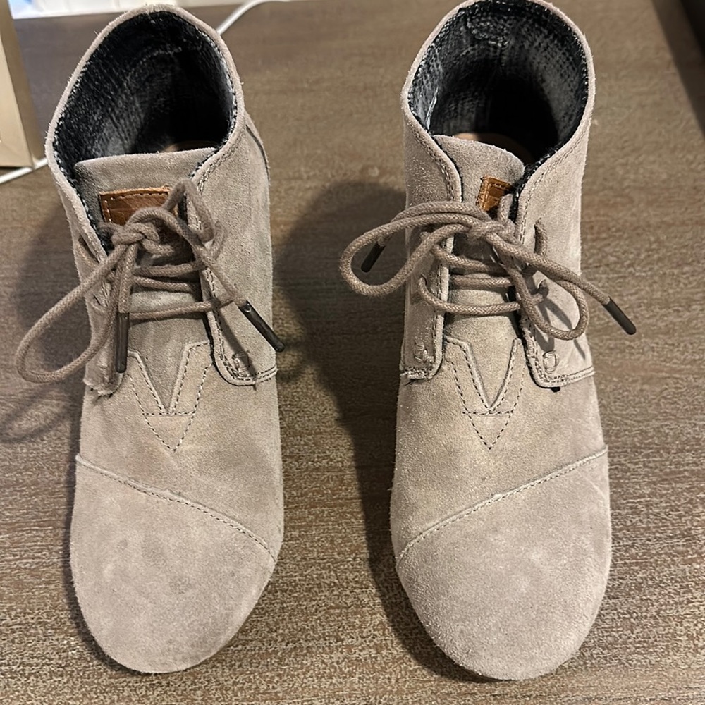 Tom's suede wedge booties